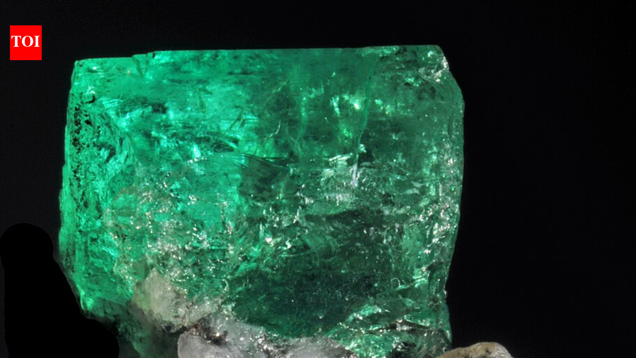 Colombian emeralds found in ancient Panama burials reveal vast pre-Columbian trade links