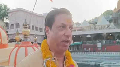 Madhur Bhandarkar visits Mahakaleshwar temple; says ‘I feel peaceful here’