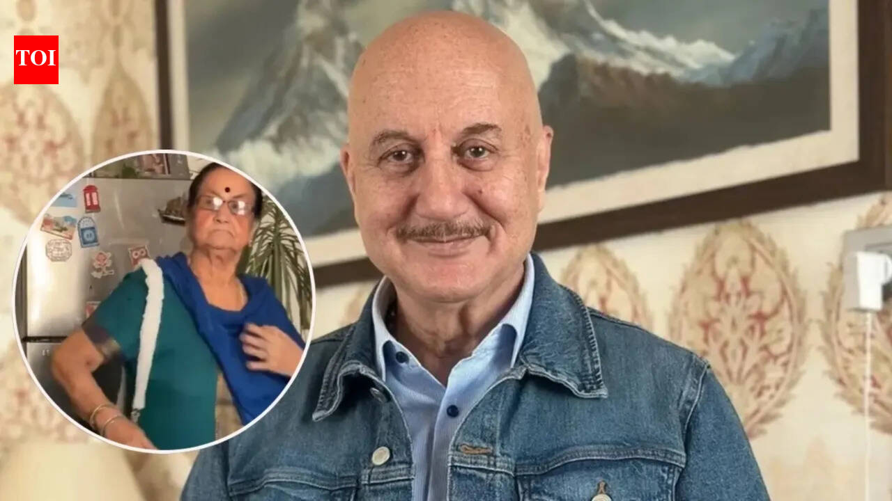 'Gifting mom is risky': Anupam Kher decodes middle-class homes as mother Dulari steals the show with unscripted 'ramp walk'