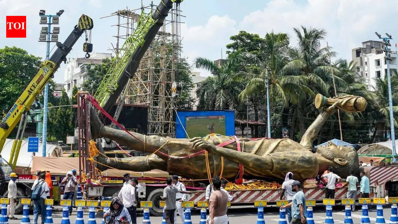Months after Lionel Messi unveiled it, Kolkata takes down his 70-foot statue; here's why