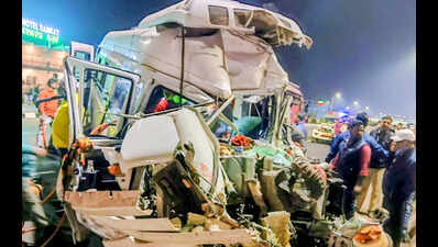 Govt calls to plug gaps to curb accidents on highways