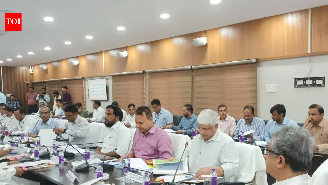 Strict action against officials if public faces waterlogging in monsoon: Minister
