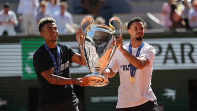 Dembele brings Champions League trophy to French Open after PSG's title triumph - Watch