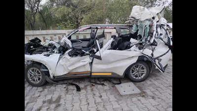 3 killed, 5 injured as MUV rams truck on Agra-Lucknow Expressway