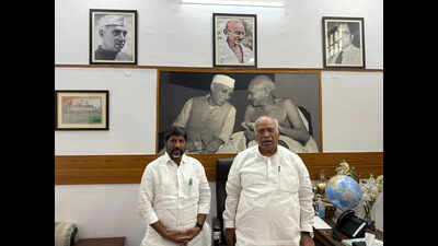 Bhatti meets Kharge on J’khand polls