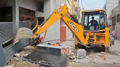Drug peddler’s house torn down in Jagraon.