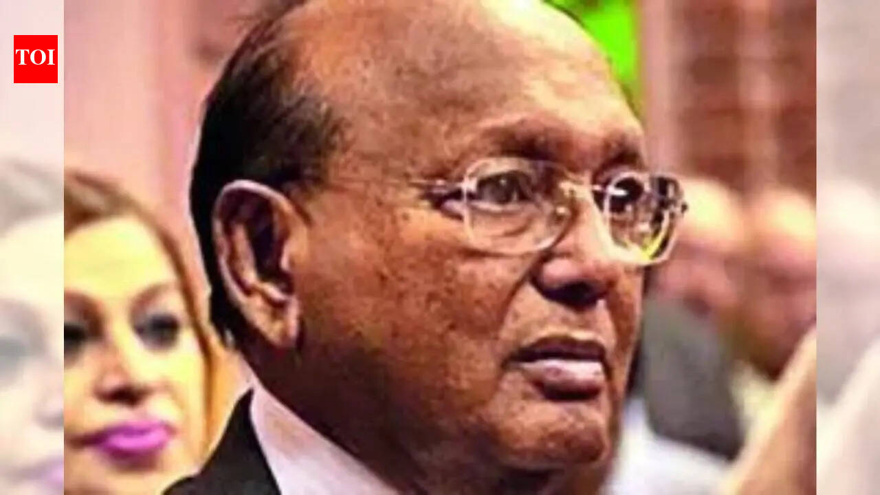 Bangladesh: Thousands gather to pay final respects to Awami League veteran, despite ban