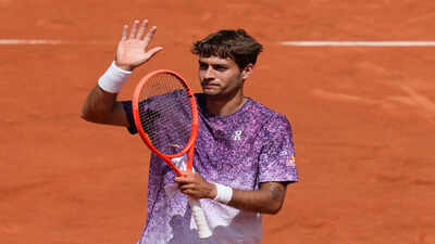  Cobolli, Berrettini power into last eight; Shnaider, Kalinskaya advance