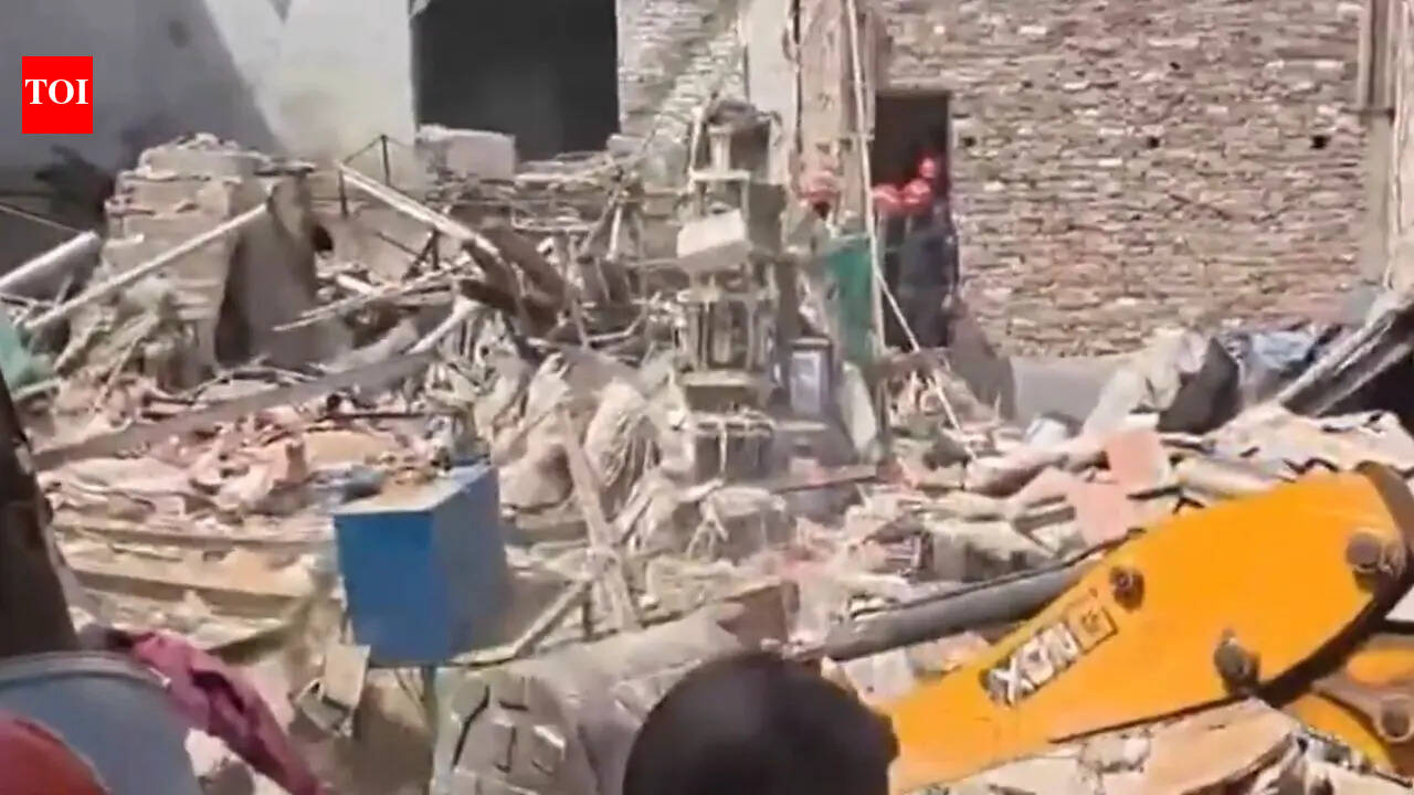 House collapses in Delhi's Mukundpur after LPG blast; several feared trapped