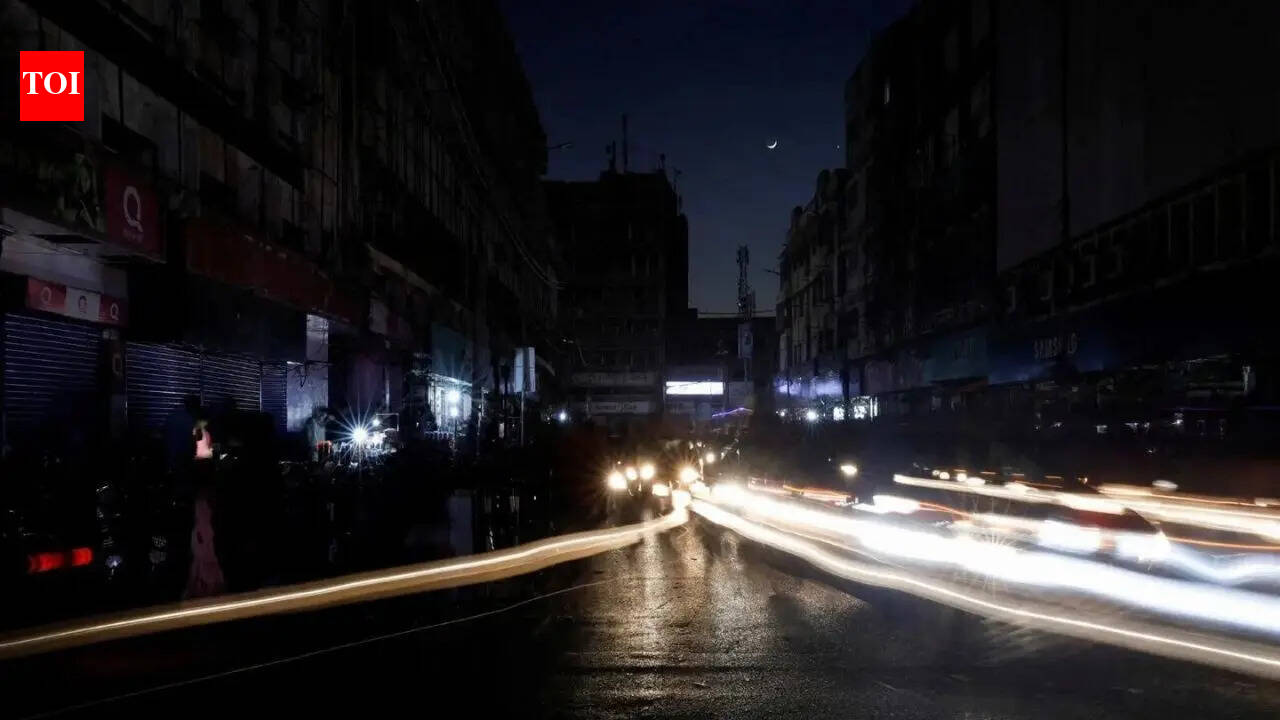 Pakistan orders early market closures as energy costs soar amid US-Iran conflict