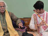 Anirban Roy begins formal training under santoor player Tarun Bhattacharya