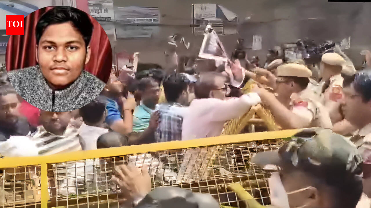 Delhi’s Amar Colony murder case: Family protests in Delhi after teen shot in Amar Colony dies; demands justice