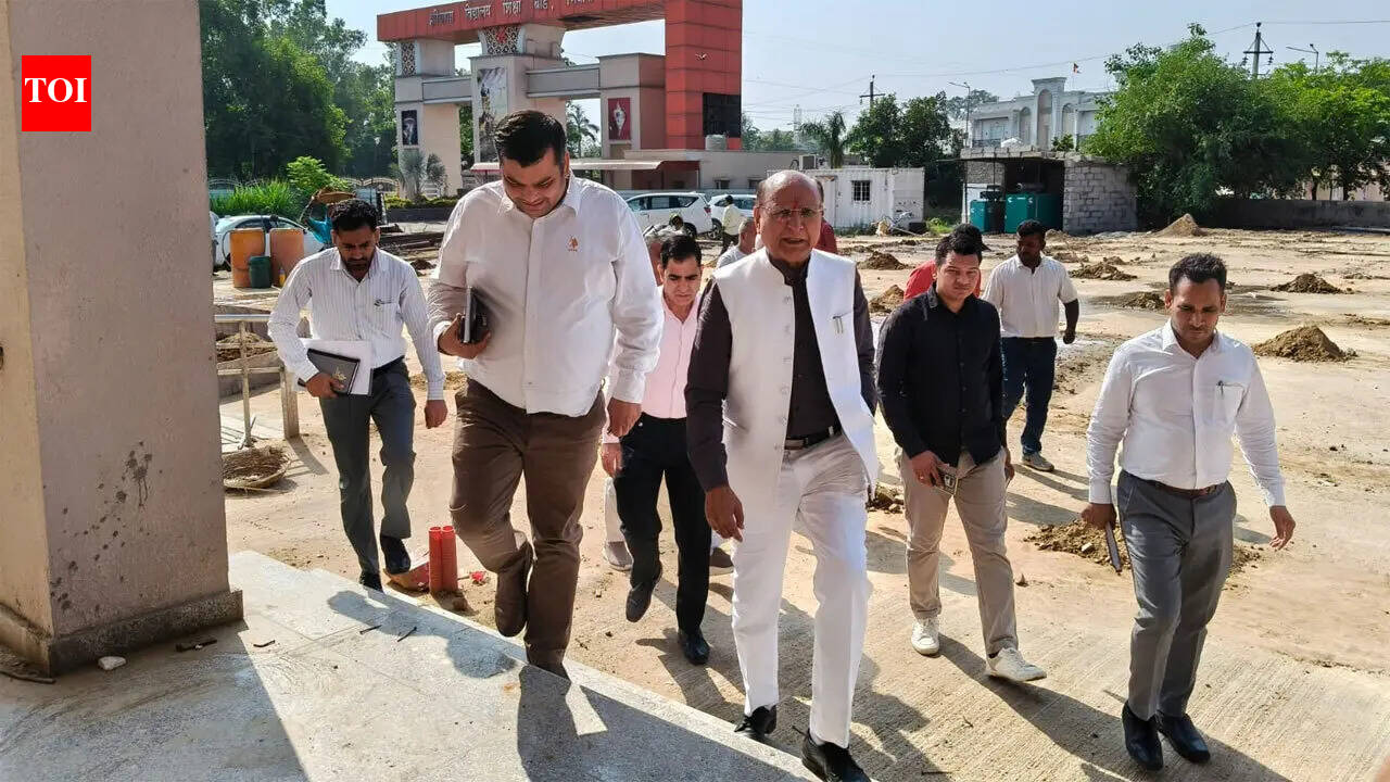 Haryana School Education Board chief conducts surprise inspection of branches and facilities