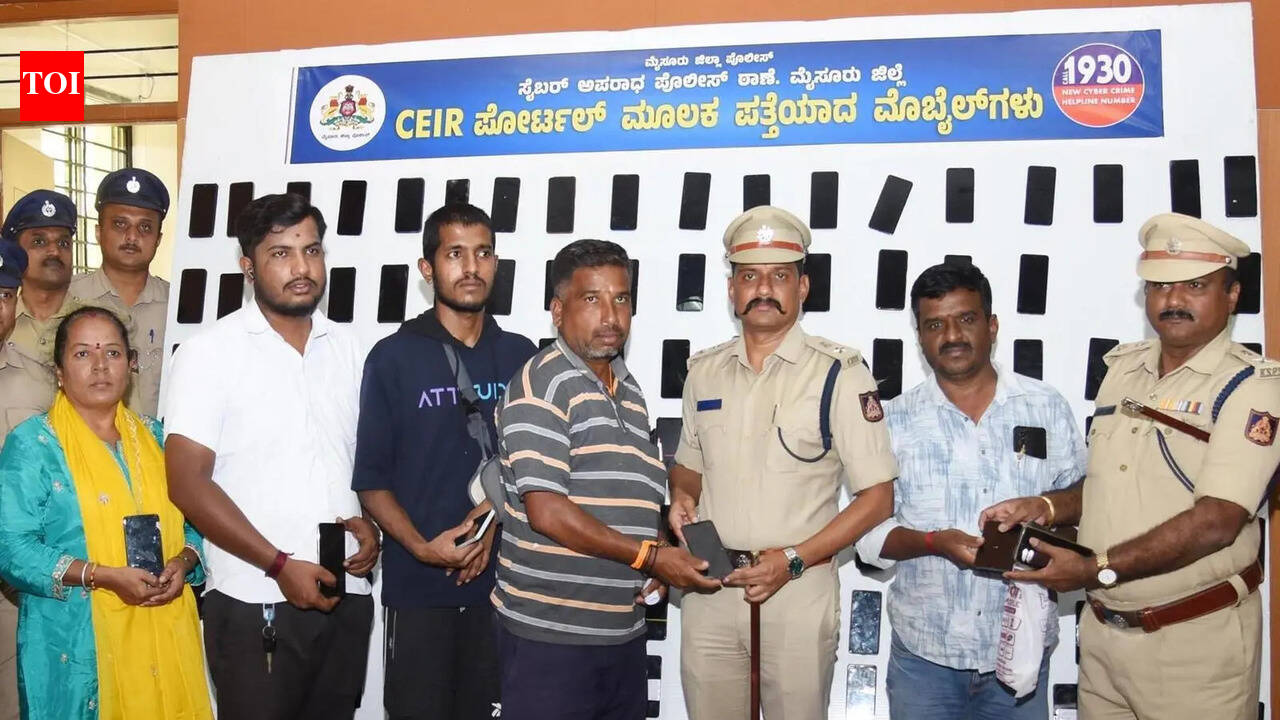 Mysuru police recover, return 1k smartphones to its owners