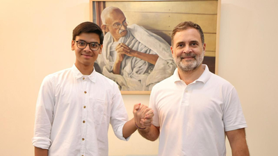 'निविदा अन्वेषक': राहुल गांधी ने 17 वर्षीय छात्र से मुलाकात की जिसने सीबीएसई-ओएसएम विसंगतियों को उजागर किया था