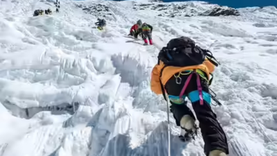 US climber's Everest speed record sparks 'ethics' row