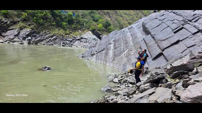 4 Rajasthan tourists dead, 3 missing as cab falls into Alaknanda