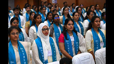 AI can complement, not replace human intelligence: AP governor