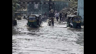 Sudden rain spell drenches Surat, South Gujarat