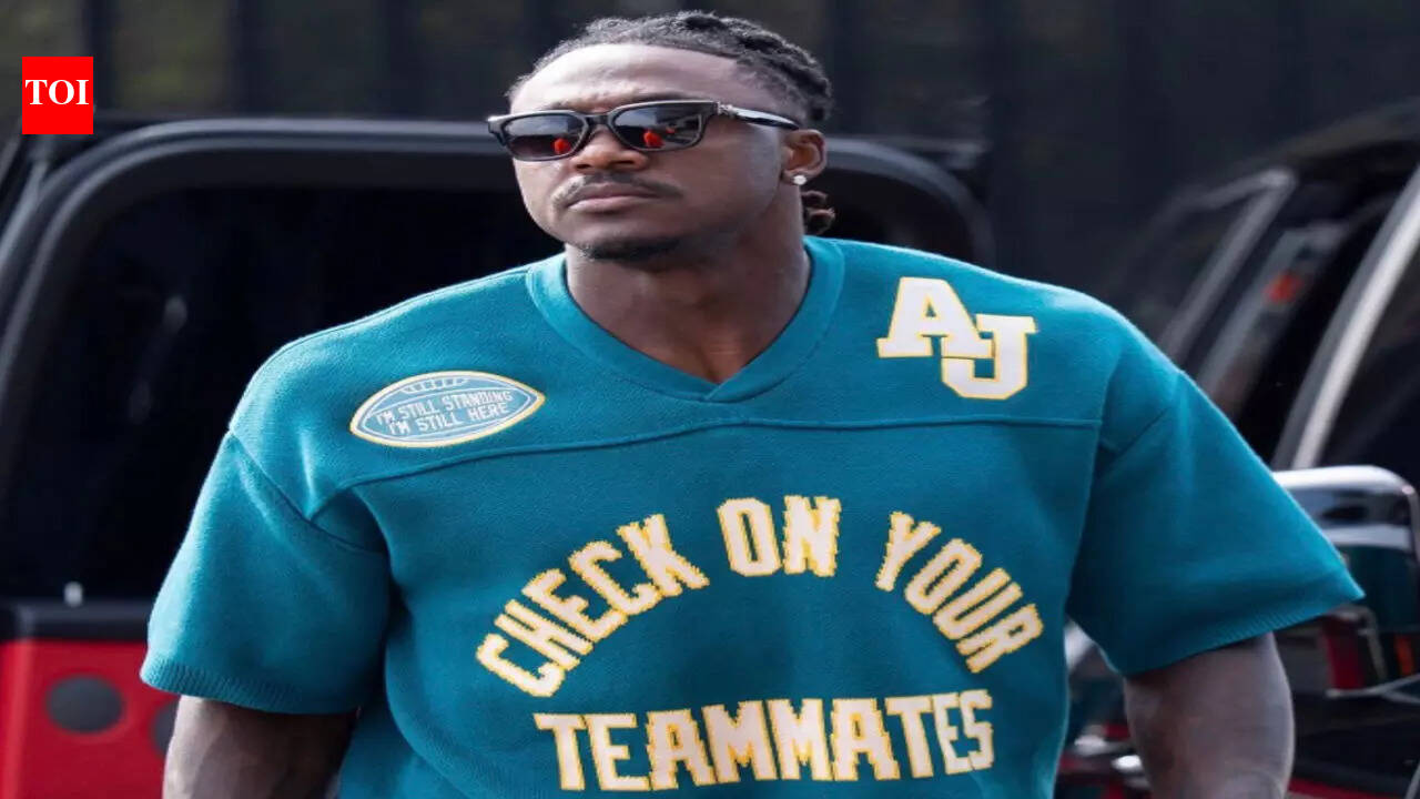 Fact check: Are A.J. Brown’s viral Patriots childhood photos actually fake? Fans have proof