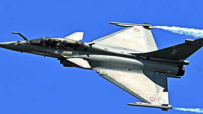 IAF chief in France, defence ministry issues LoR to Paris for 114-jet deal