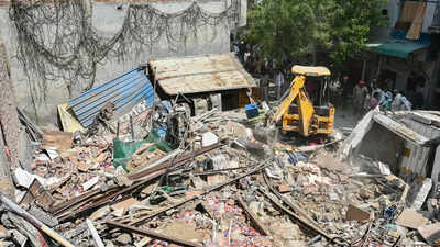 11 hurt as cylinder blast in Delhi leads to building collapse