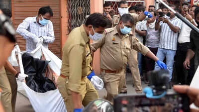 'Banti, Babli and bahu killed us': 3 members of crorepati family found dead in UP; cryptic message recovered from room