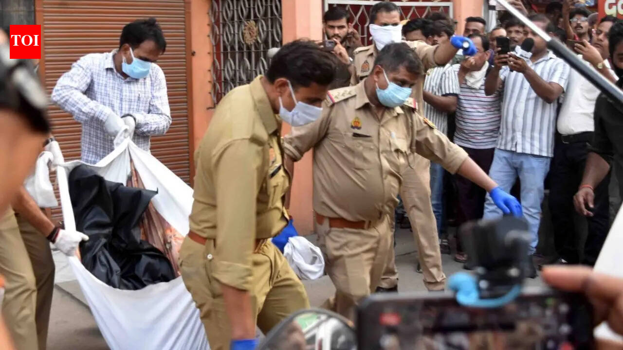 'Banti, Babli and bahu killed us': 3 members of crorepati family found dead in UP; cryptic message recovered from room