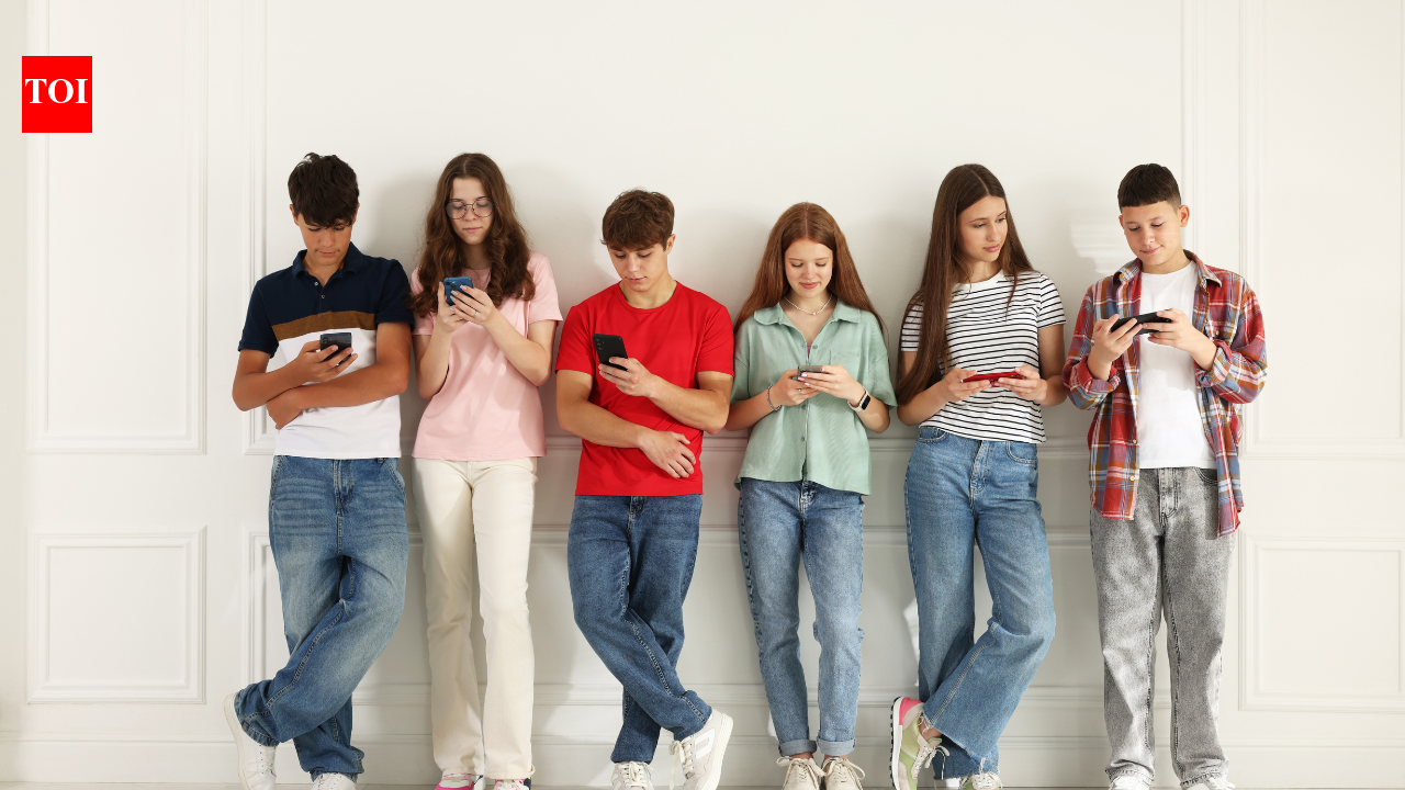 The digital mirror: Exploring the impact of digital media on adolescent mental health