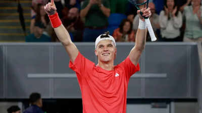 Who is Jakub Mensik, a 20-year-old Czech star who got special tips from rival Novak Djokovic? Meet his girlfriend and coach ahead of French Open 2026 QF