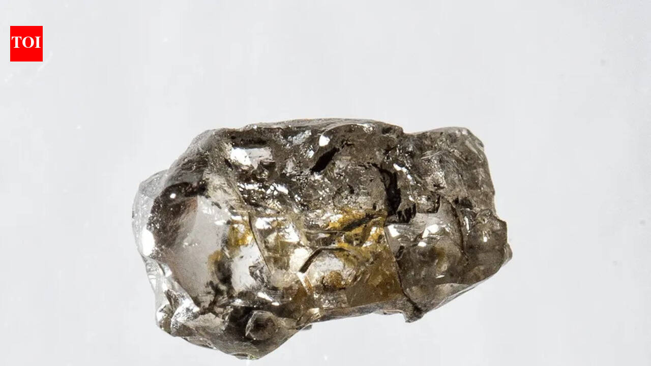 In 2014, scientists crushed a diamond and found a tiny blue clue to water deep inside Earth
