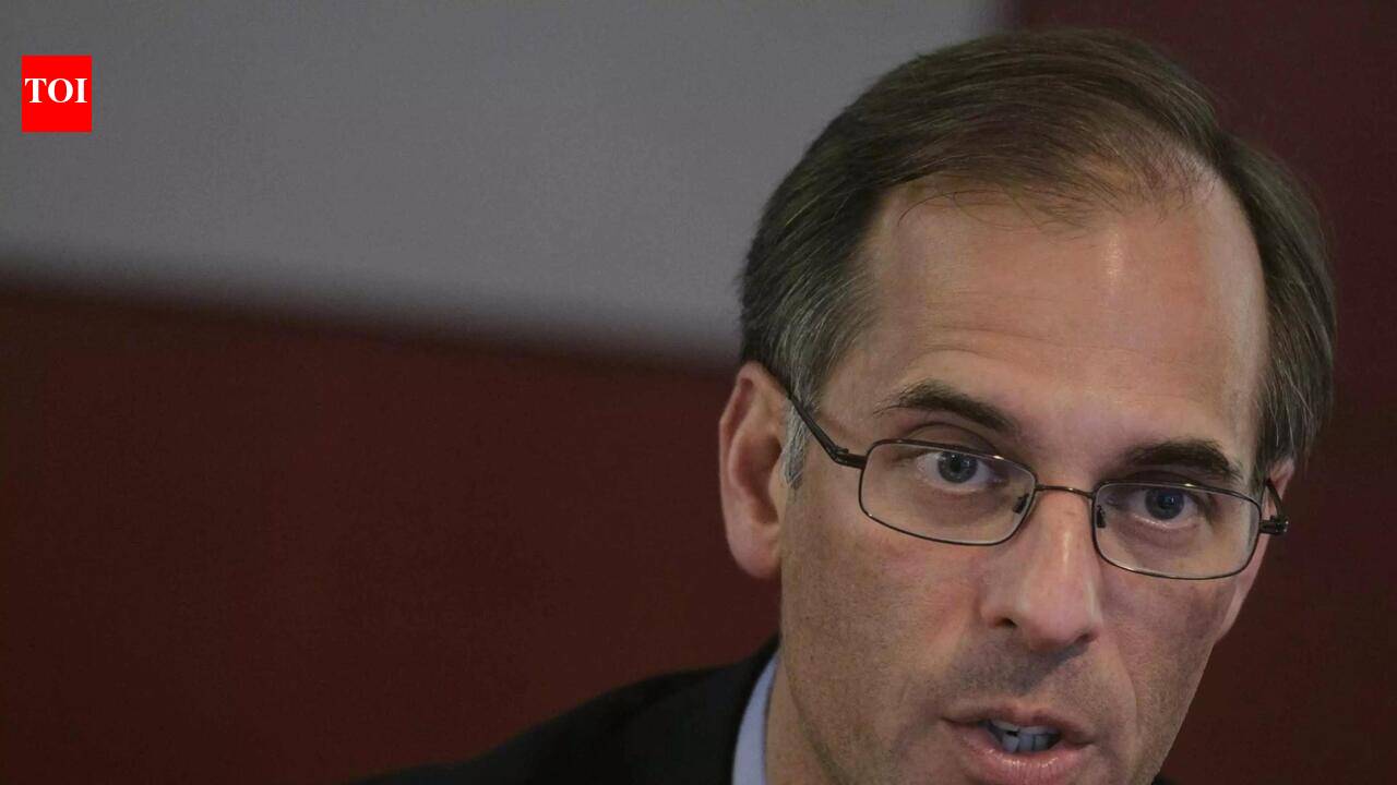 Moody's top economist Mark Zandi says: America has a week to secure peace deal