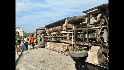 6 injured as college bus overturns near Paramakudi