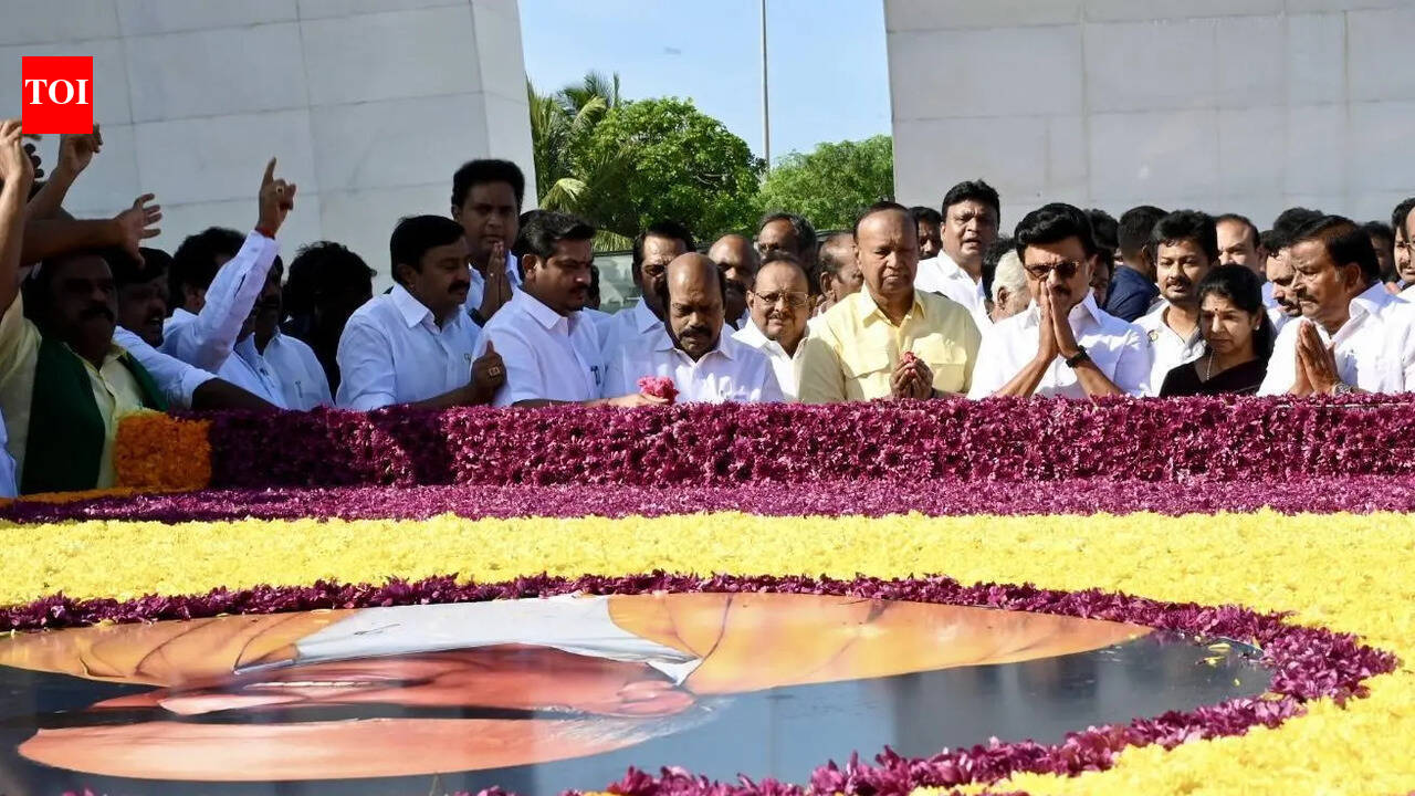 DMK celebrates Karunanidhi’s 103rd birth anniversary