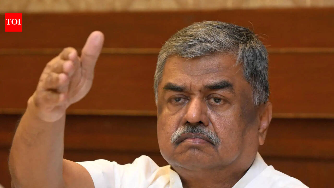 Hariprasad takes over as party chief, Jarkiholi snubbed