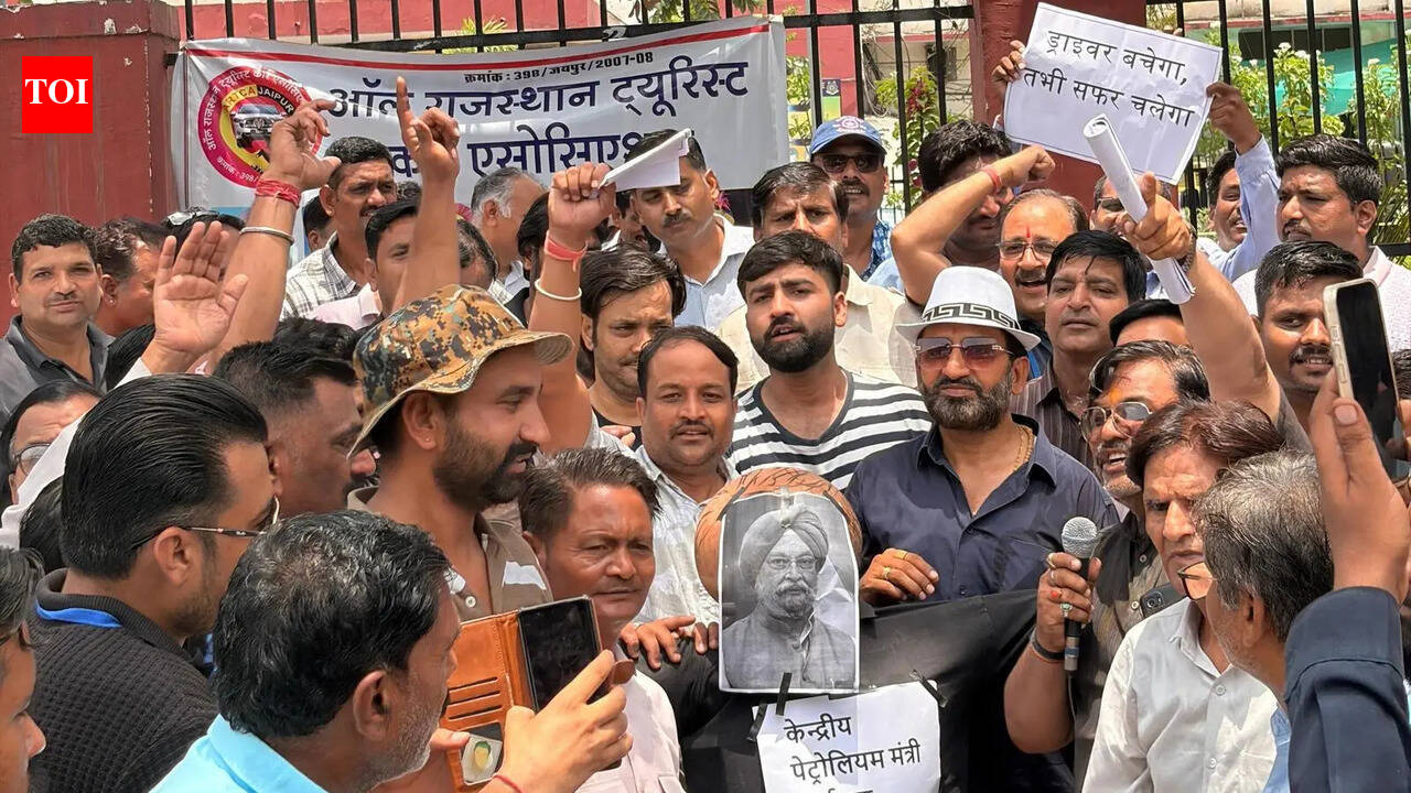 Tourist car owners protest fuel price hike