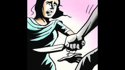 Man slits wife’s throat; daughter alerts police