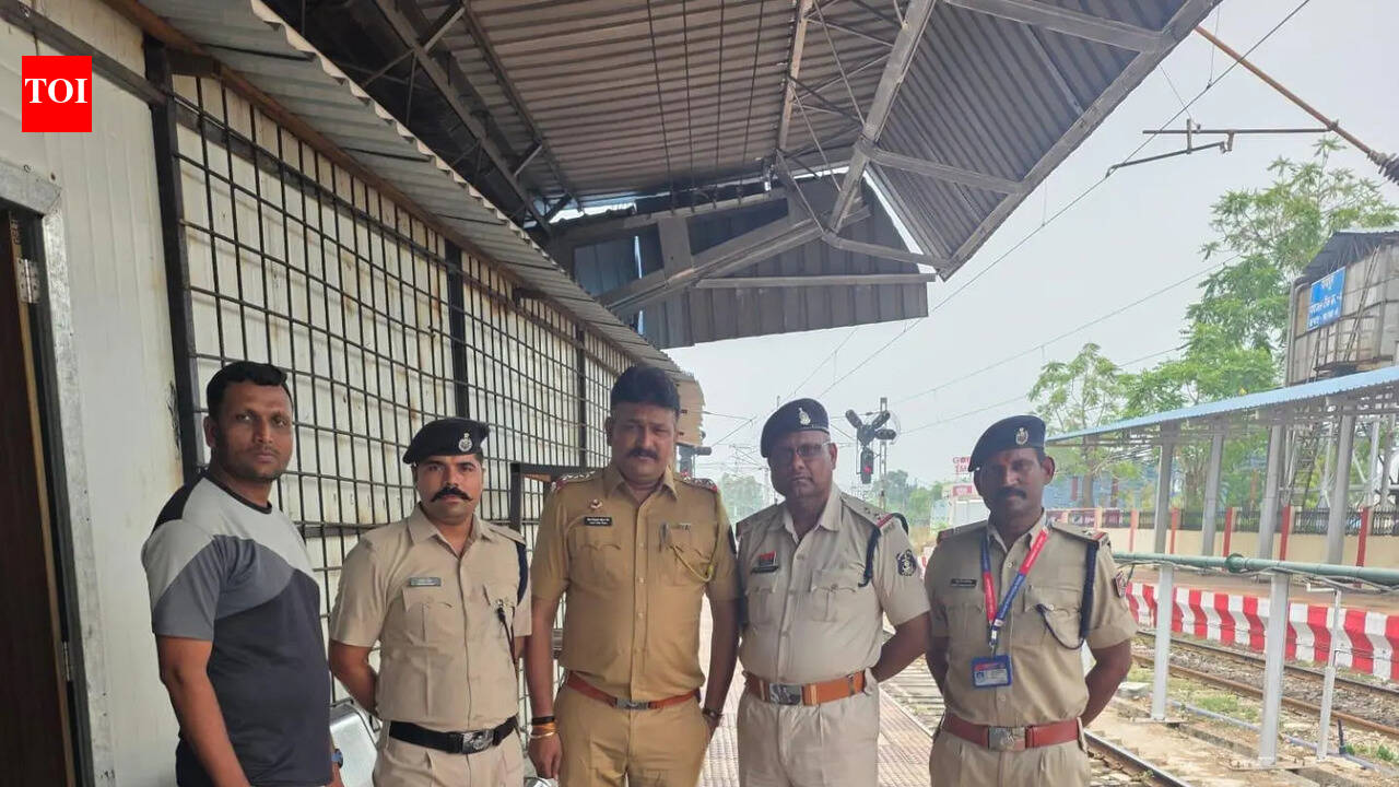 Man who molested teen in Mumbai Metro elevator arrested from Gitanjali Express at Raipur Junction