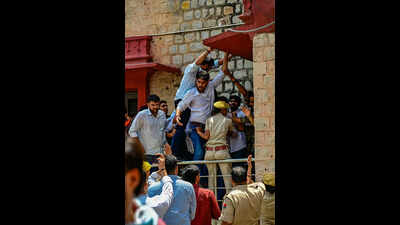 ABVP protests over fee hike, lack of basic facilities in Raj varsity
