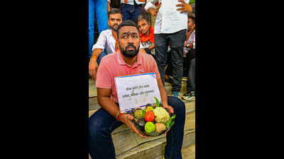 ABVP protests over fee hike, lack of basic facilities in Raj varsity