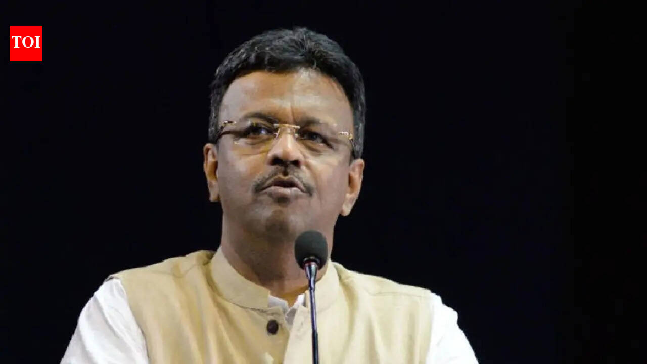 ‘Suffocated’ Firhad Hakim likely to quit as Kolkata mayor