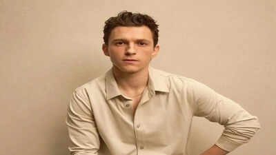 Marvel star Tom Holland opens up about dyslexia, ‘petrifying’ cue cards and not hosting 'Saturday Night Live': 'I can freeze'