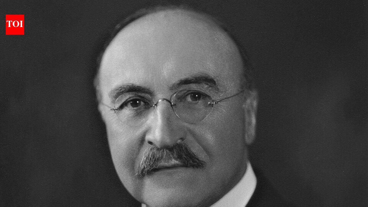 In 1907, a chemist’s resin experiment led to Bakelite and launched the plastic age