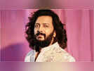 Riteish APOLOGISES for dancing in Shivaji Maharaj T-shirt