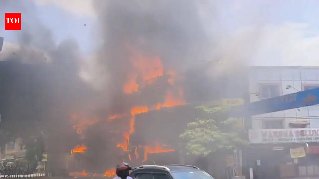 Massive fire erupts at Hyderabad's Helmte Bazaar, no casualties reported