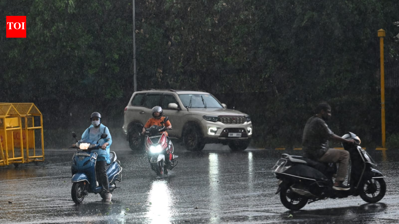 Heavy rain brings relief in Delhi-NCR; IMD sounds 'red alert' for thunderstorm