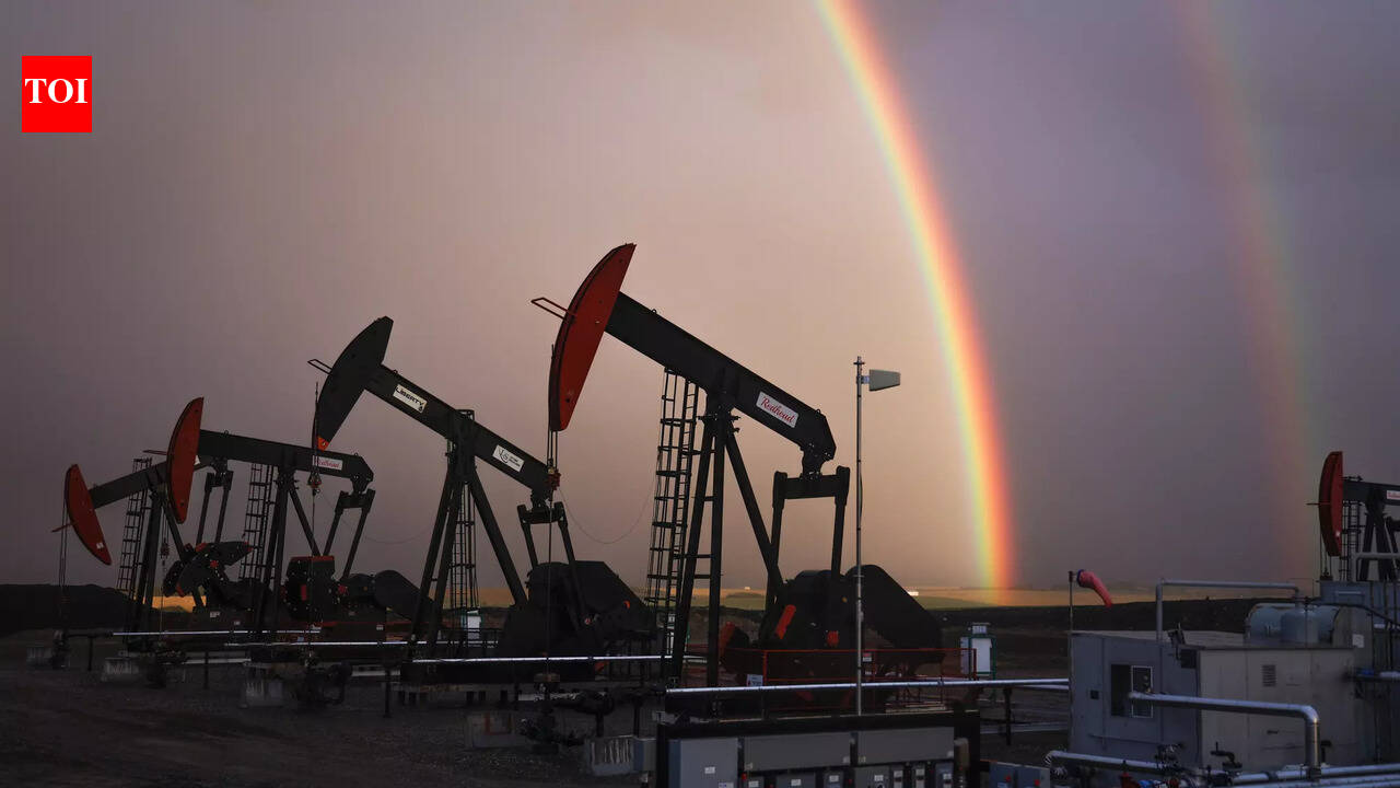For first time, Russia admits oil production has declined amid Ukraine's attacks on refineries
