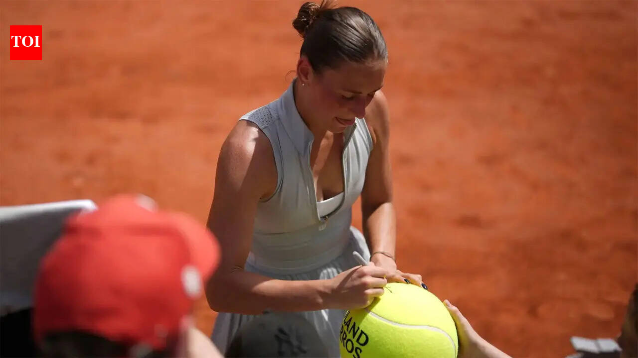 Why won't there be any handshake between World No15 Marta Kostyuk and Mirra Andreeva after their French Open semifinal clash?