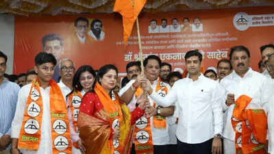 4 former corporators of the Kalyan Dombivli Municipal Corporation join Shiv Sena