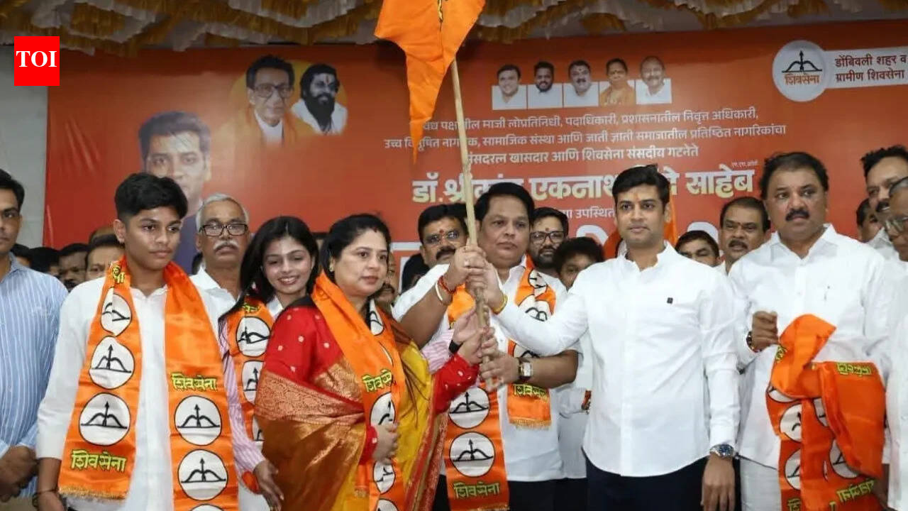 4 former corporators of the Kalyan Dombivli Municipal Corporation join Shiv Sena